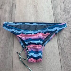 Jolyn Bottoms Medium